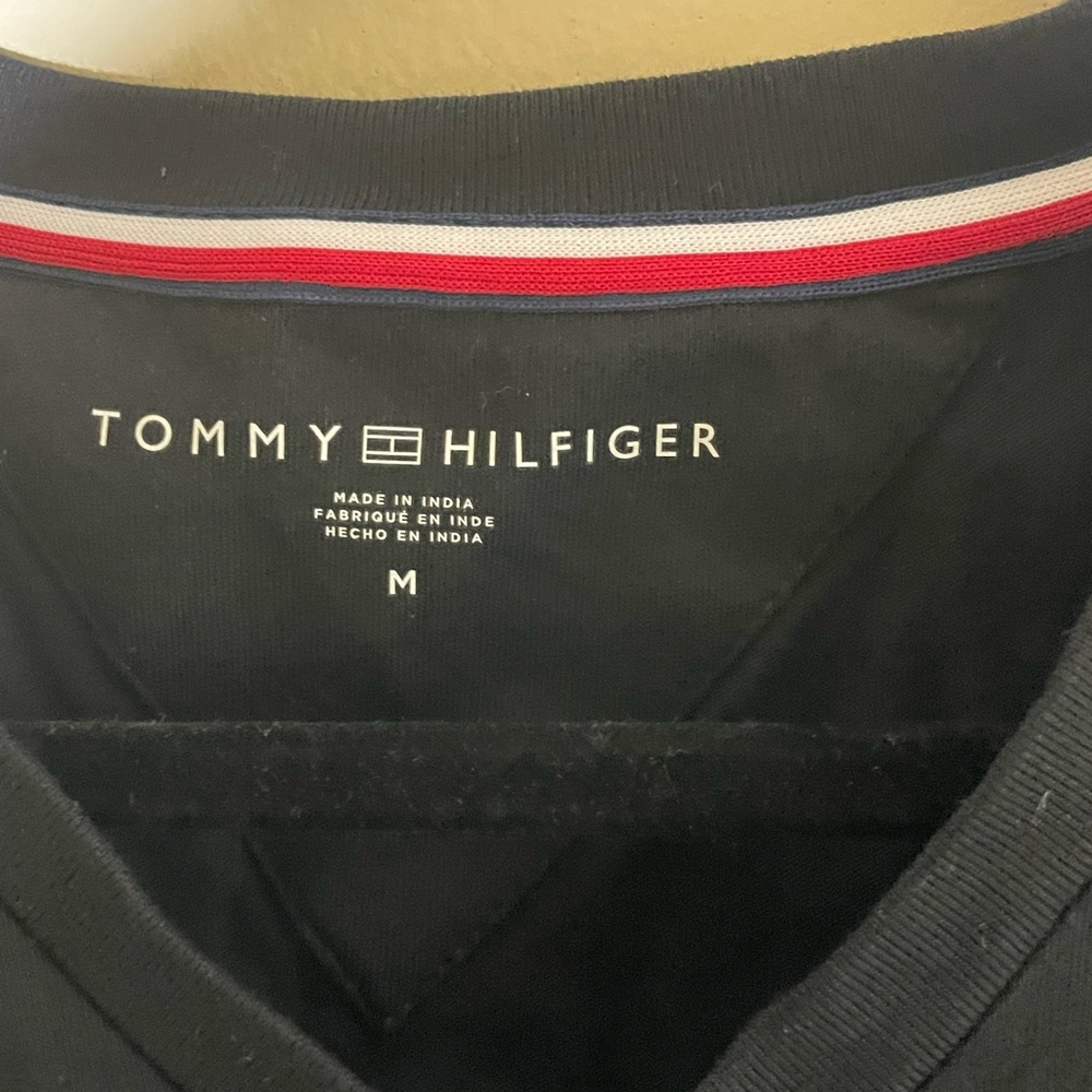 Sz M men Tommy Hilfiger short sleeve t shirt V neck NWT  black - Picture 4 of 5
